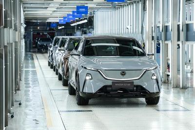 馬自達(dá)EZ-60雙喜臨門，榮膺“2025中國十佳車身”及“最佳材料獎”